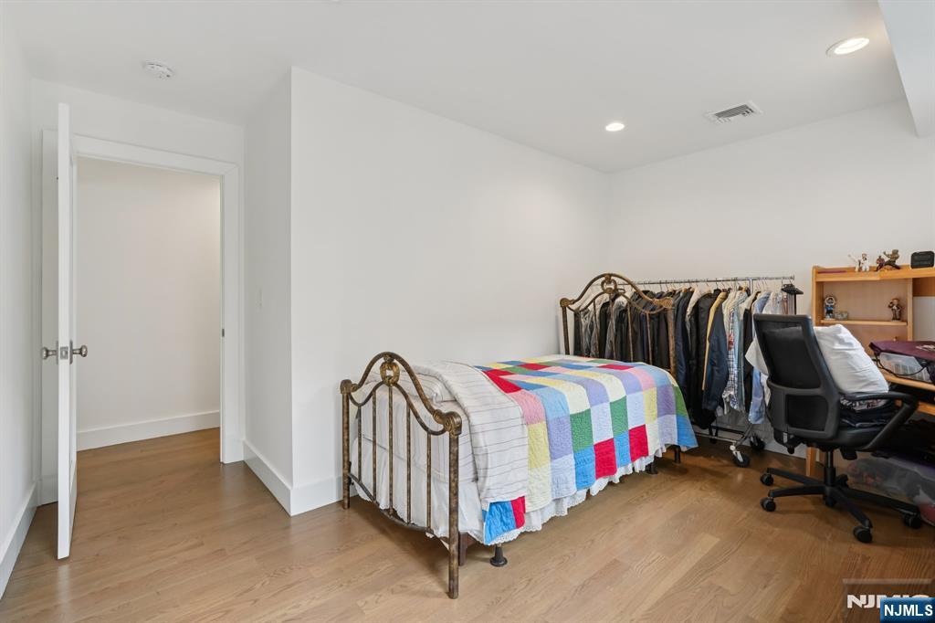 746 Undercliff Avenue, Unit A Edgewater, NJ 07020 - Photo 24 of 44 a bedroom with bed and a window