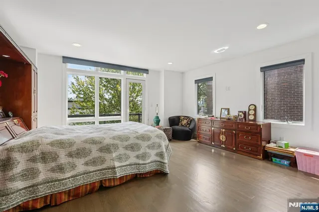 $1,349,000 | 746 Undercliff Avenue, Unit A, Edgewater, NJ 07020