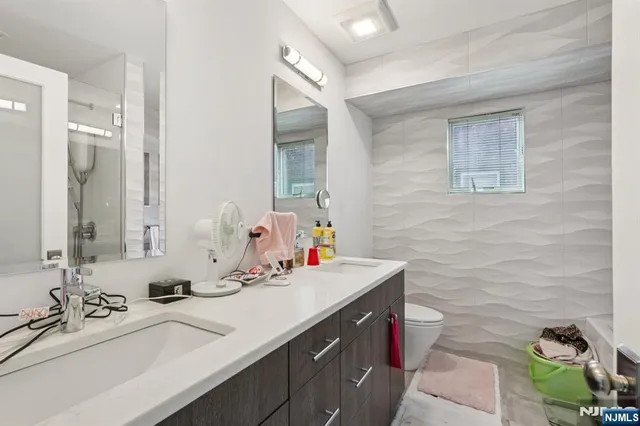 $1,349,000 | 746 Undercliff Avenue, Unit A, Edgewater, NJ 07020