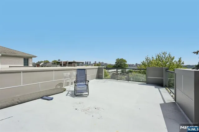 $1,349,000 | 746 Undercliff Avenue, Unit A, Edgewater, NJ 07020