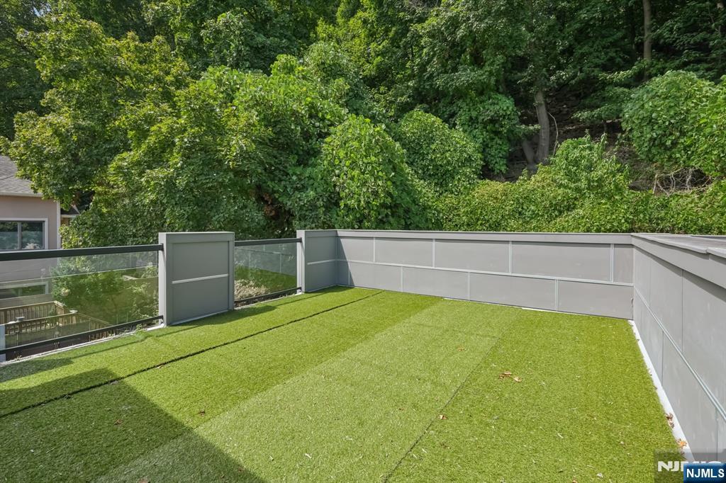 746 Undercliff Avenue, Unit A Edgewater, NJ 07020 - Photo 41 of 44 a view of a backyard