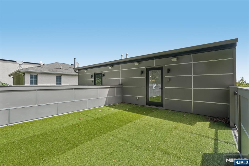 746 Undercliff Avenue, Unit A Edgewater, NJ 07020 - Photo 42 of 44 a view of an outdoor space