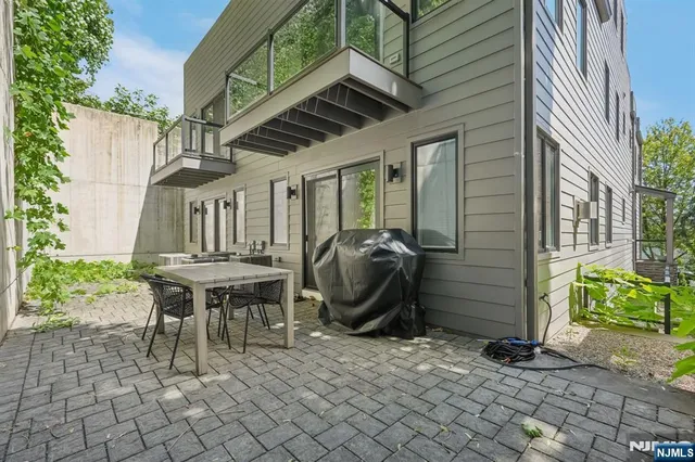 $1,349,000 | 746 Undercliff Avenue, Unit A, Edgewater, NJ 07020