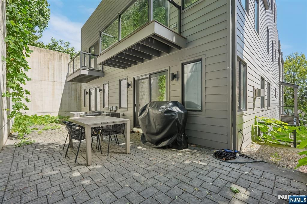 746 Undercliff Avenue, Unit A Edgewater, NJ 07020 - Photo 43 of 44 a backyard of a house with table and chairs