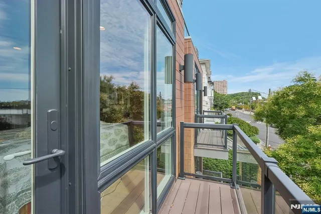 $1,349,000 | 746 Undercliff Avenue, Unit A, Edgewater, NJ 07020