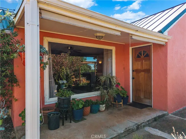 a view of a house with backyard and garage