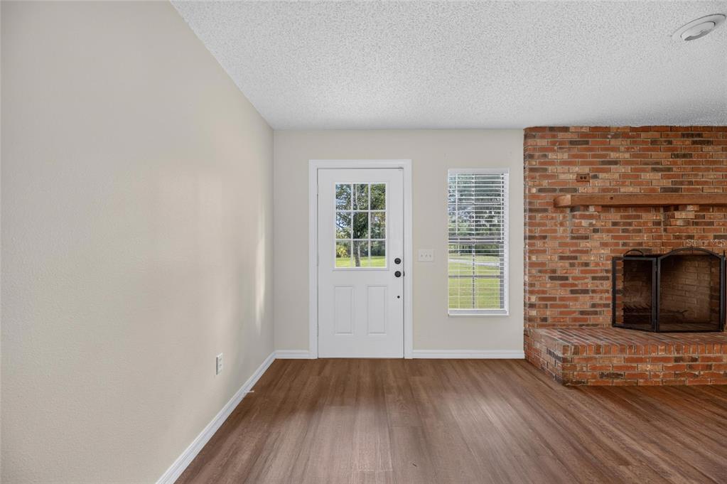 615 Thompson Road Lithia, FL 33547 - Photo 6 of 55