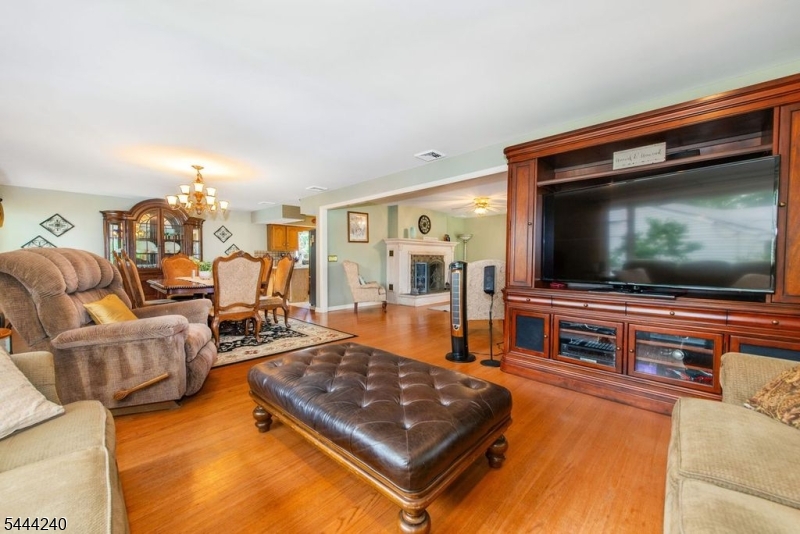 15 Absecon Road Parsippany, NJ 07054 - Photo 4 of 21