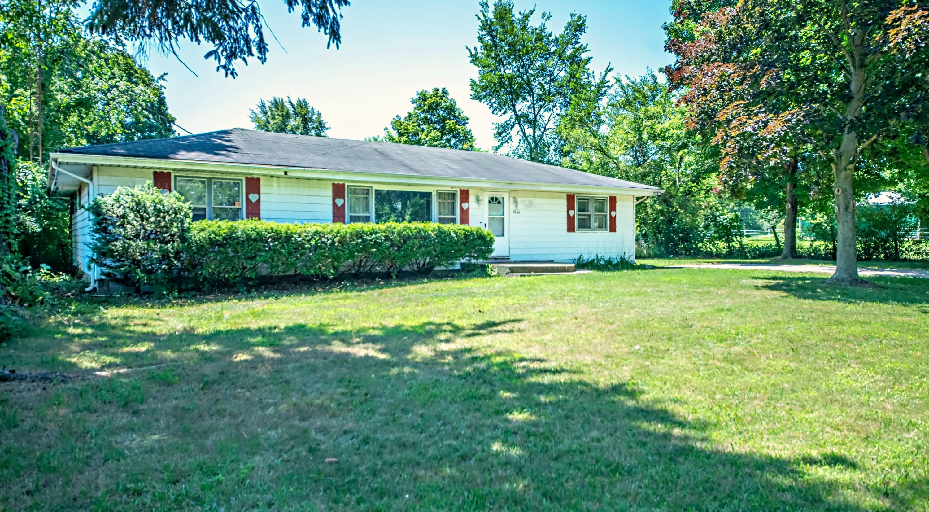 3868 Meadowbrook Road Benton Harbor, MI 49022 - Photo 3 of 30 DSC08156_