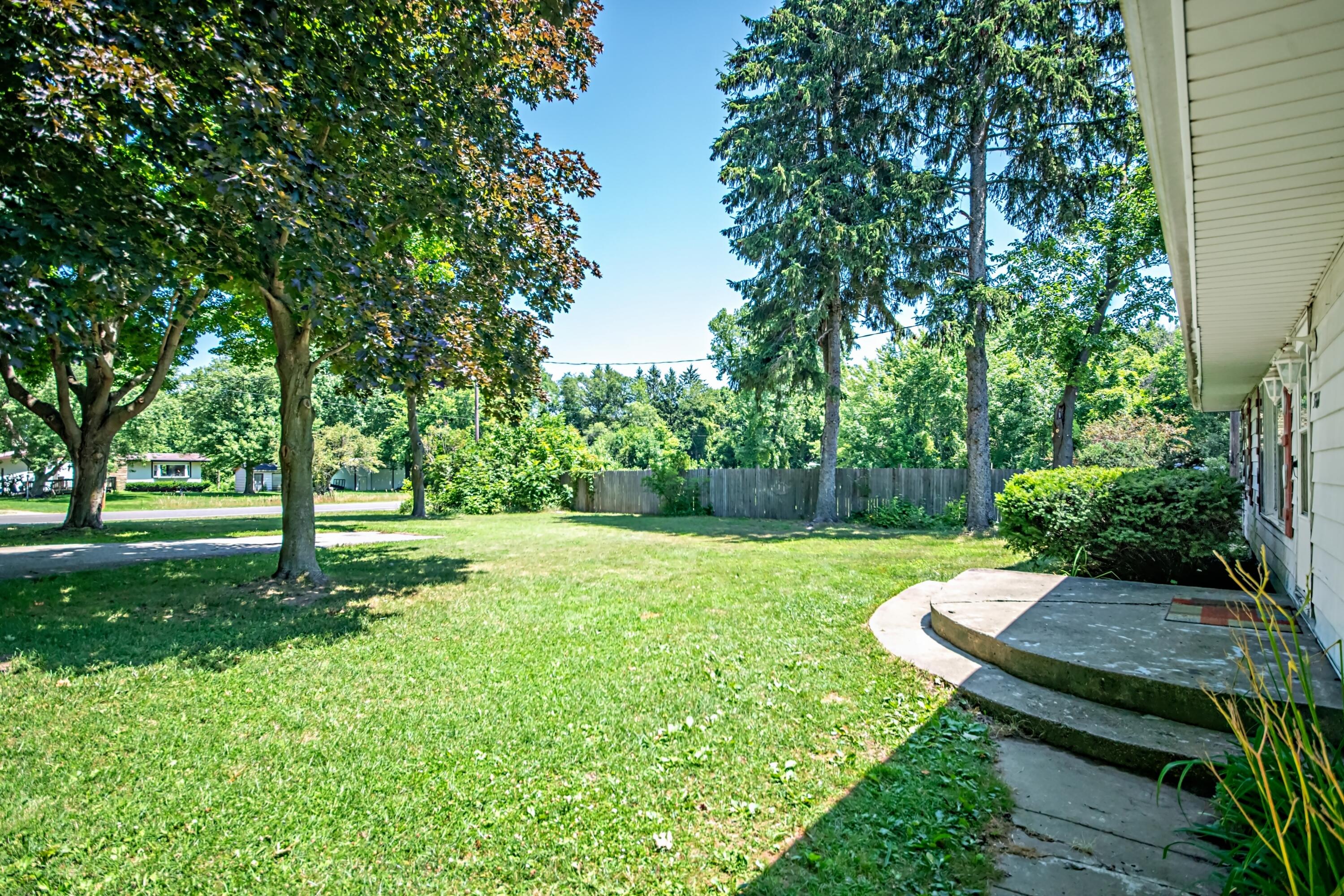 3868 Meadowbrook Road Benton Harbor, MI 49022 - Photo 4 of 30 DSC08159_