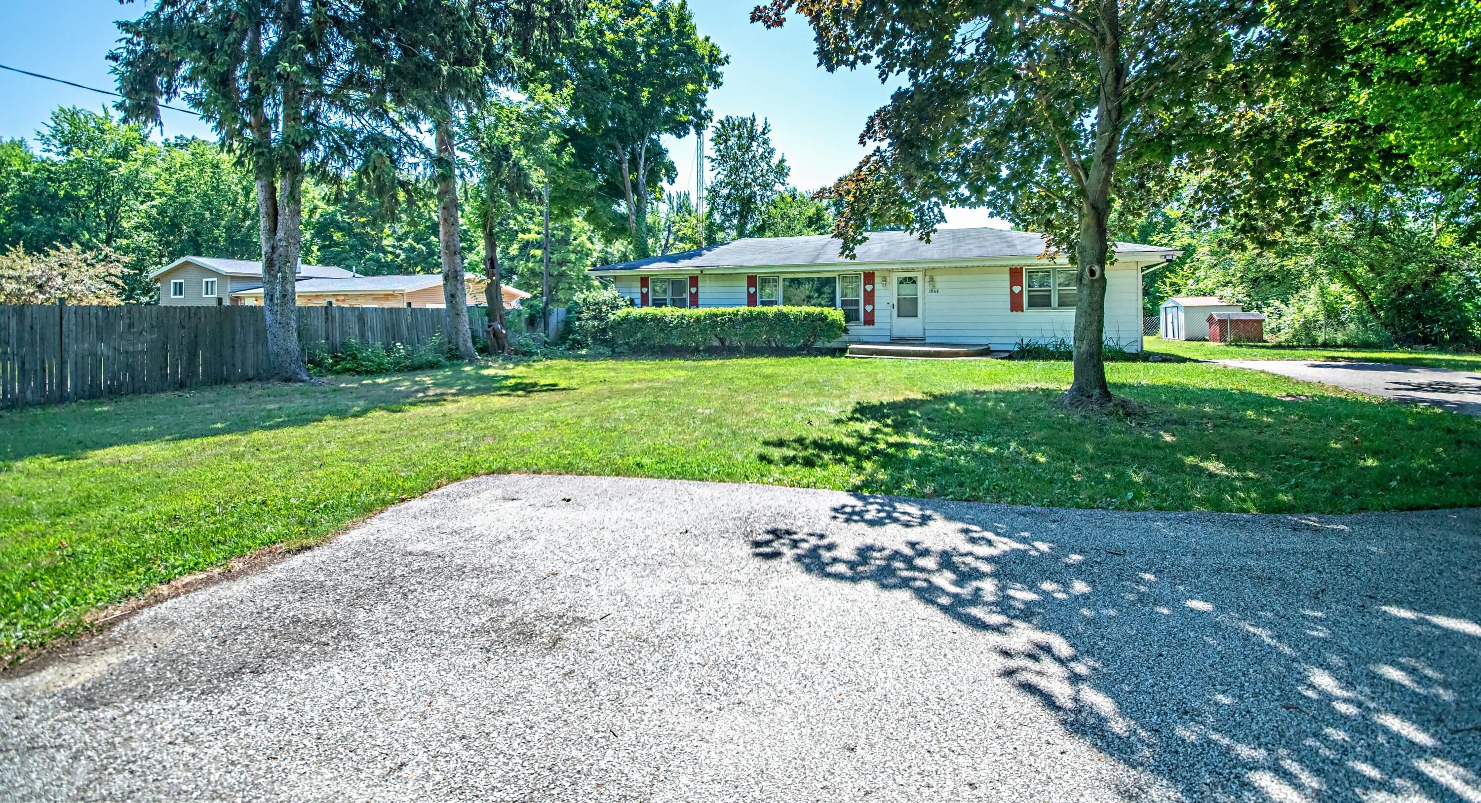 3868 Meadowbrook Road Benton Harbor, MI 49022 - Photo 6 of 30 DSC08155_