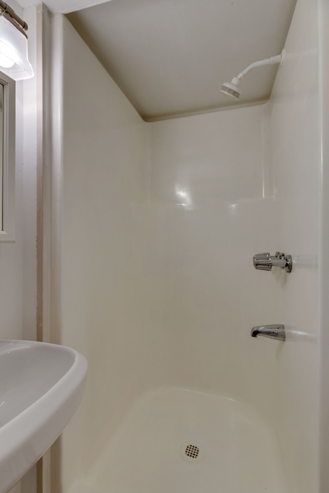 111 Mockingbird Road Nashville, TN 37205 - Photo 42 of 49 a bathroom with a bathtub