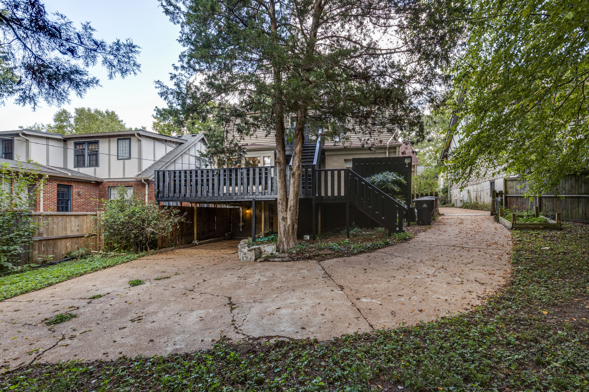 111 Mockingbird Road Nashville, TN 37205 - Photo 49 of 49 a front view of a house with a garden
