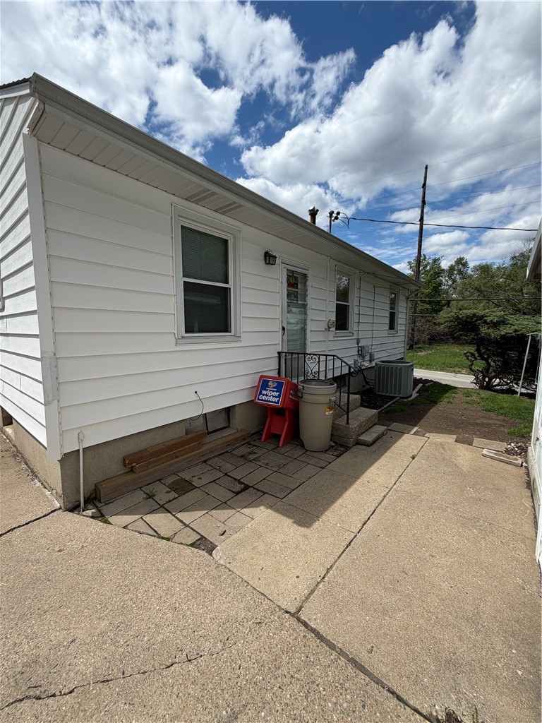 2464 North Maple Avenue Decatur, IL 62526 - Photo 4 of 27
