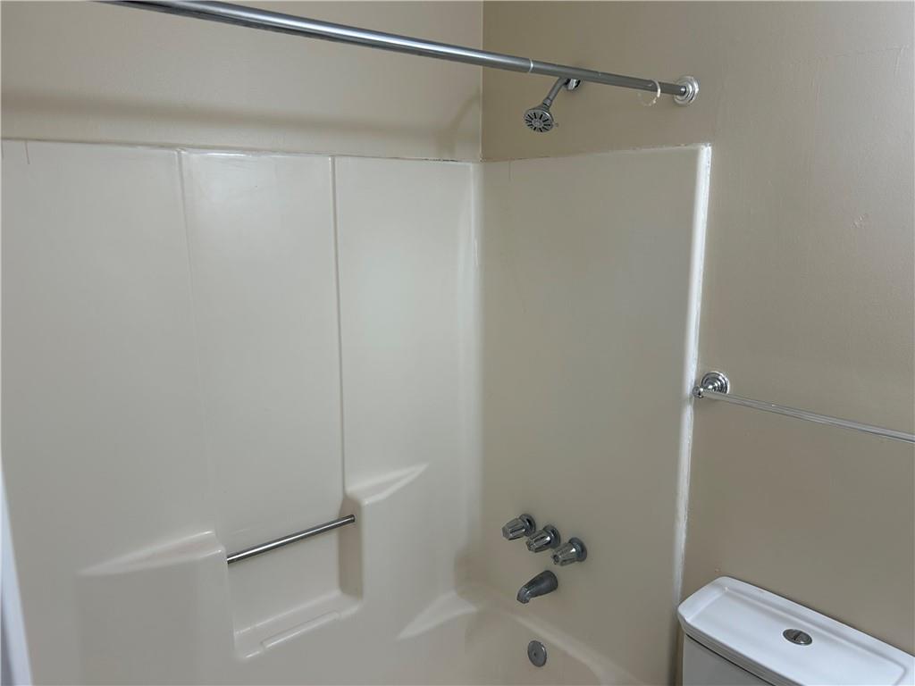 5323 Scarbrough Round Stone Mountain, GA 30088 - Photo 6 of 13 a bathroom with a bathtub