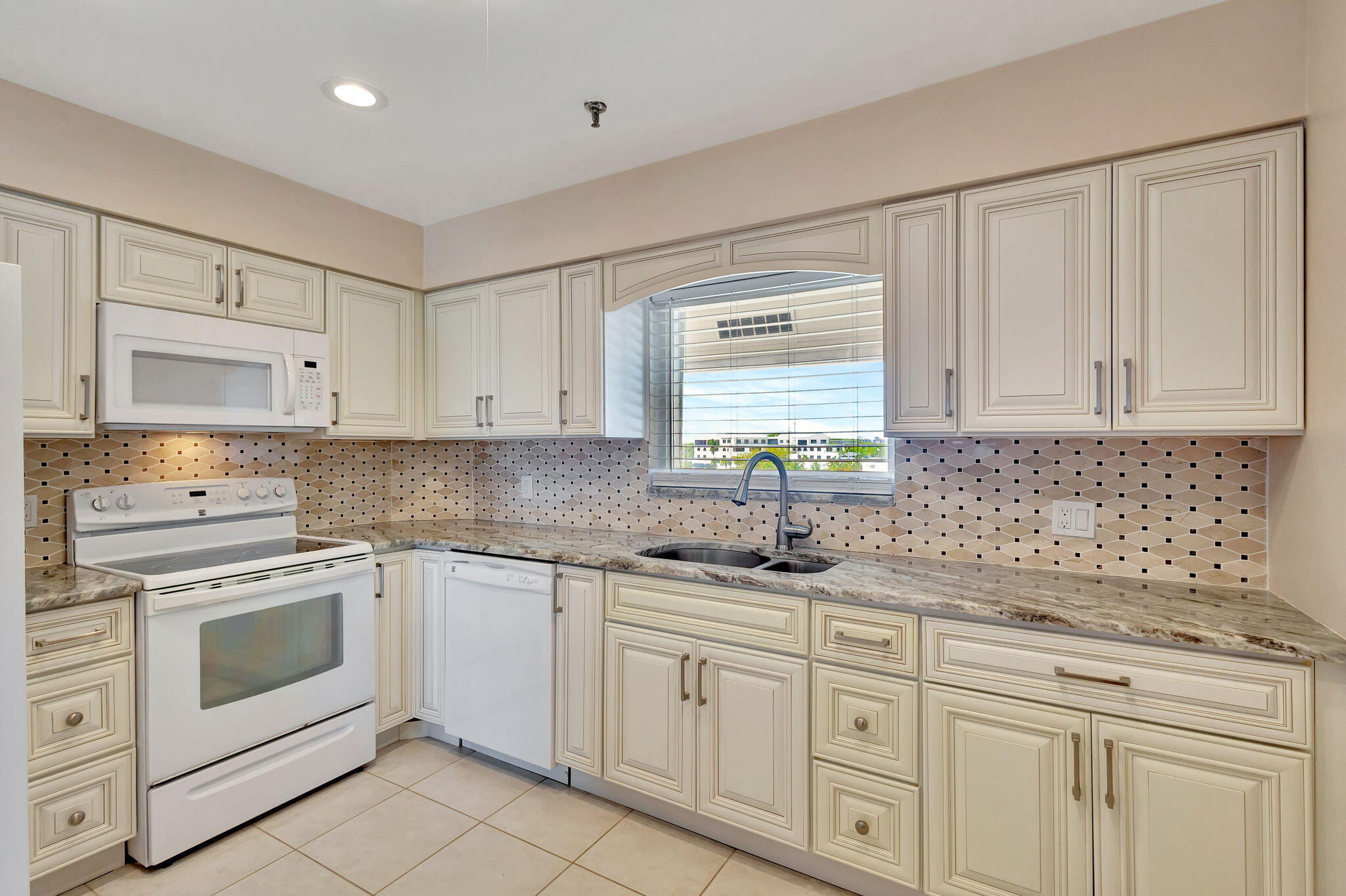 300 Golfview Road, Unit 506 North Palm Beach, FL 33408 - Photo 17 of 50 Kitchen