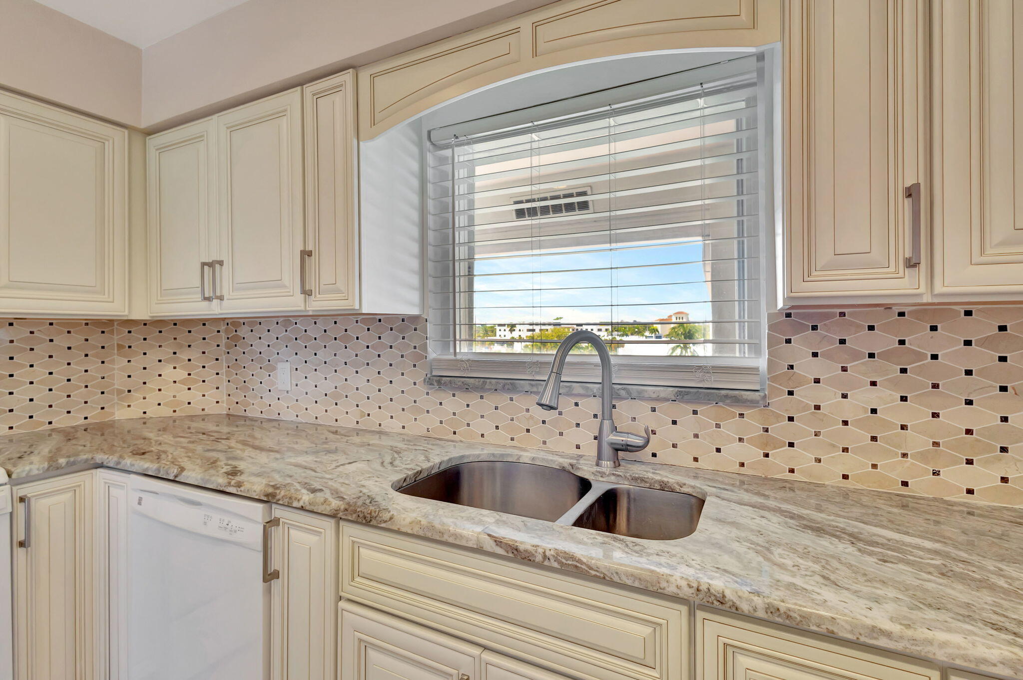 300 Golfview Road, Unit 506 North Palm Beach, FL 33408 - Photo 18 of 50 Kitchen