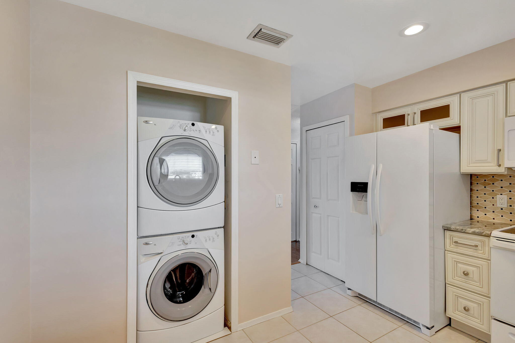 300 Golfview Road, Unit 506 North Palm Beach, FL 33408 - Photo 20 of 50 Kitchen