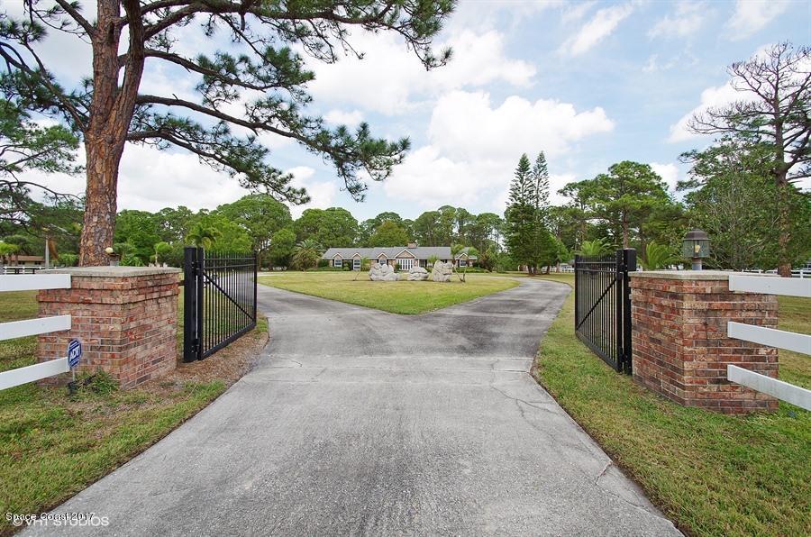 4200 Pinewood Road Melbourne, FL 32934 - Photo 2 of 40 Gated!