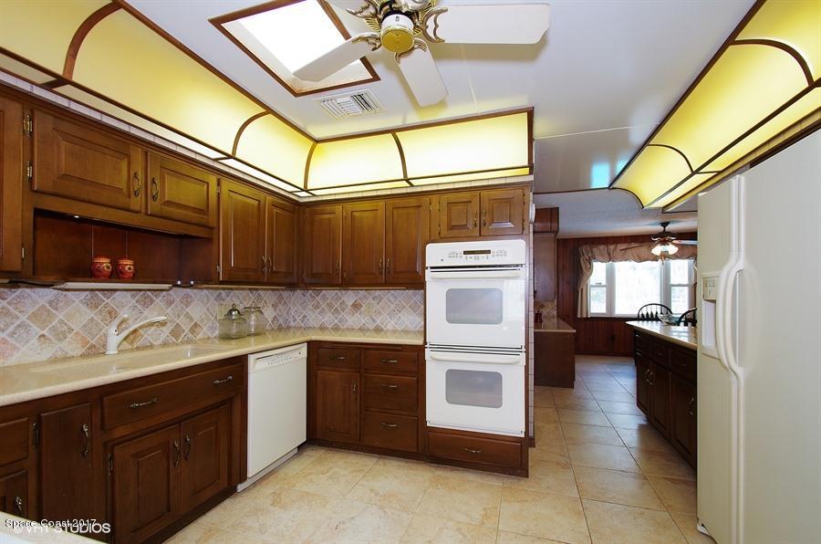 4200 Pinewood Road Melbourne, FL 32934 - Photo 11 of 40 Kitchen