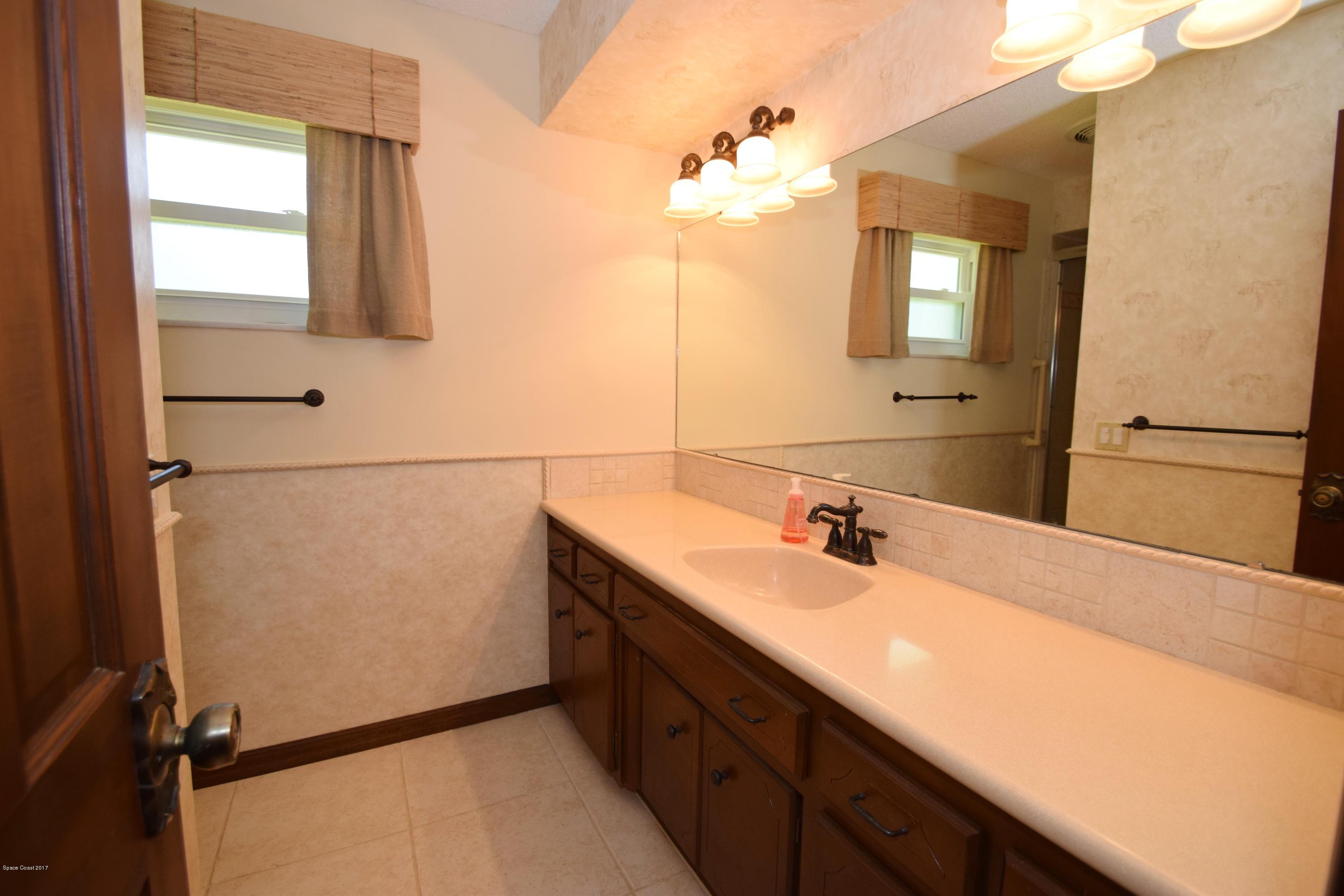 4200 Pinewood Road Melbourne, FL 32934 - Photo 23 of 40 Master Bath