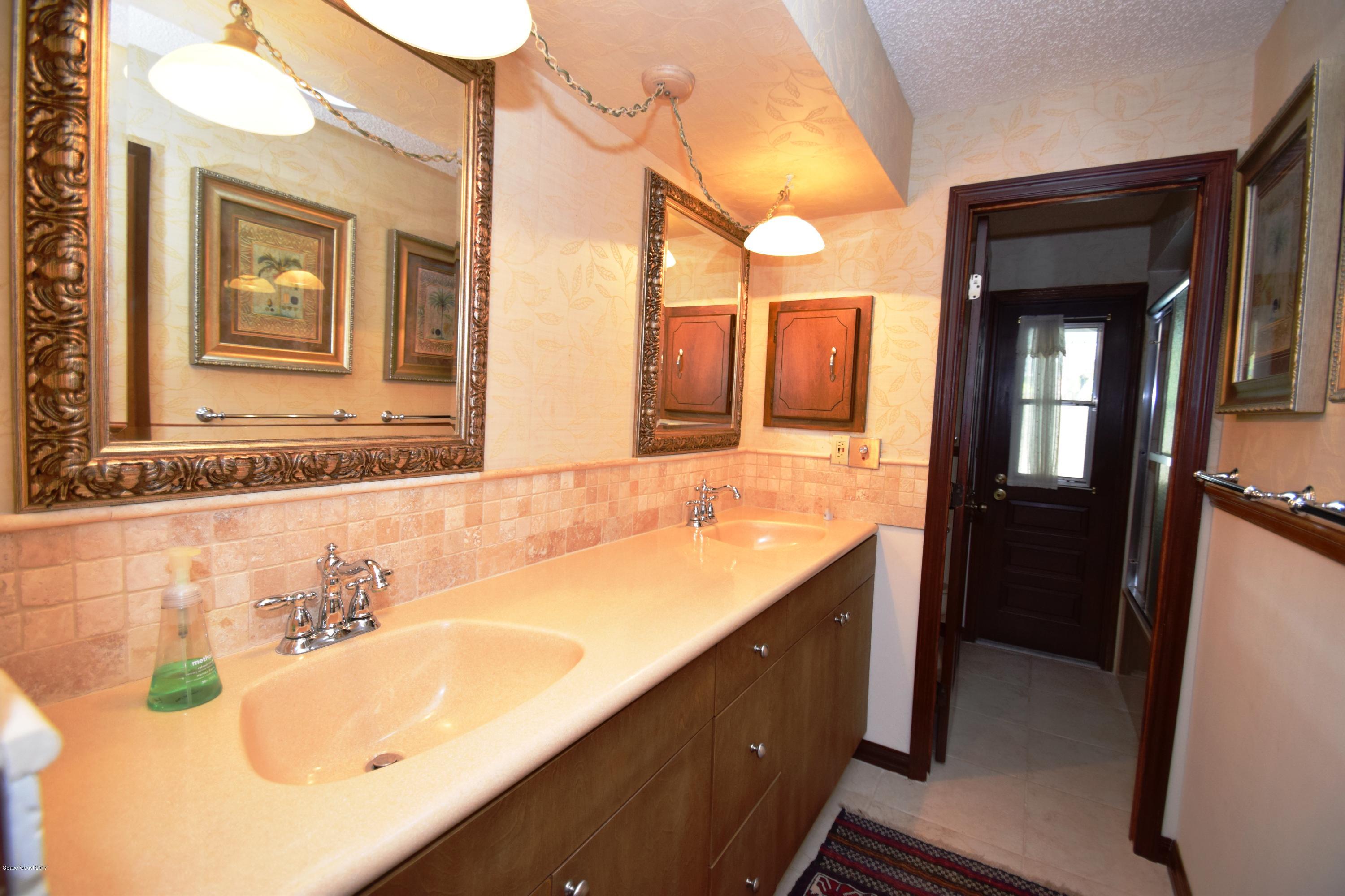4200 Pinewood Road Melbourne, FL 32934 - Photo 26 of 40 Full Pool Bath