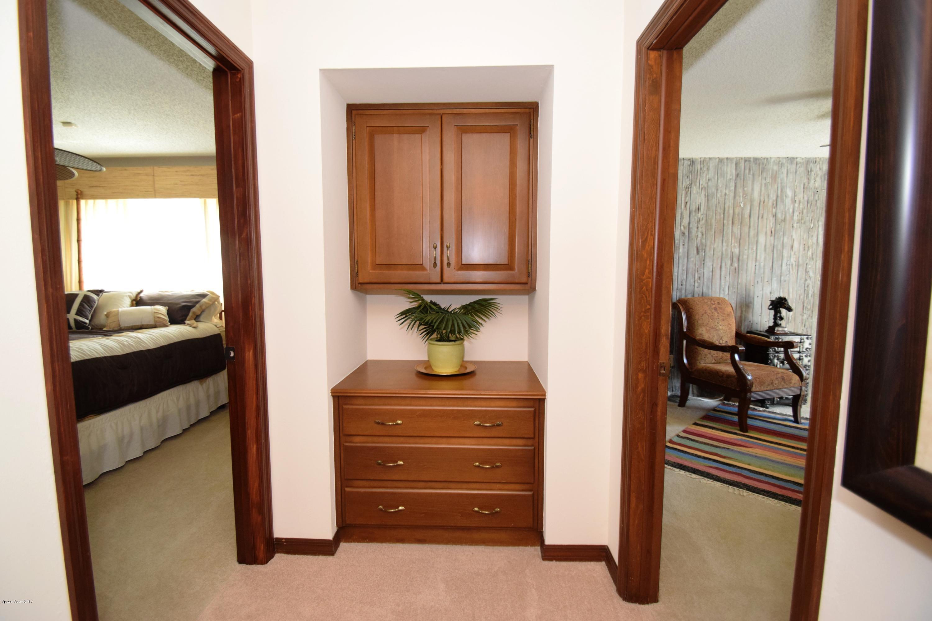 4200 Pinewood Road Melbourne, FL 32934 - Photo 27 of 40 Many Built Ins!