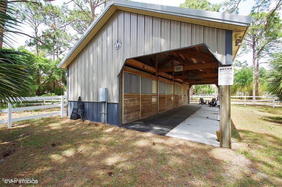 4200 Pinewood Road Melbourne, FL 32934 - Photo 5 of 40 3 Stall Barn