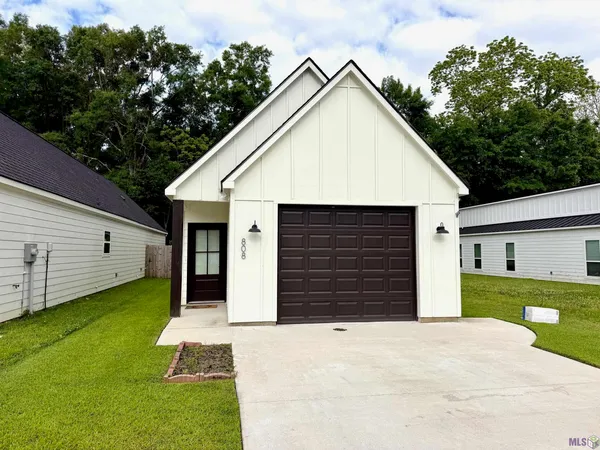 $2,000 | 808 South Audubon Pl Avenue, Gonzales, LA 70737