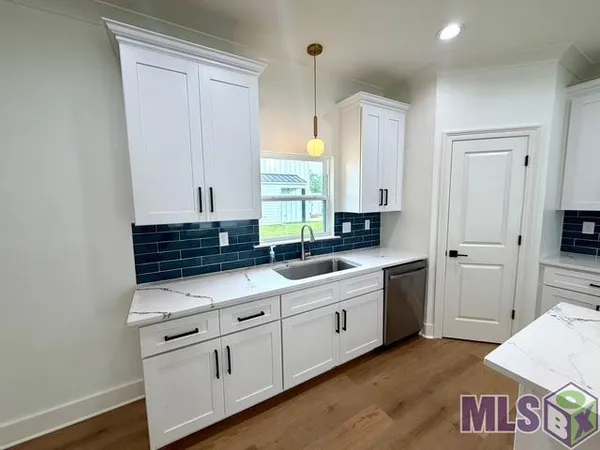 $2,000 | 808 South Audubon Pl Avenue, Gonzales, LA 70737