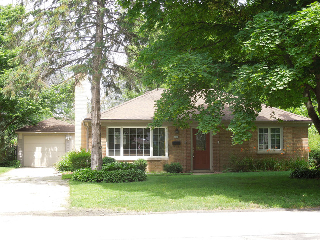 824 East Rockland Road Libertyville, IL 60048 - Photo 1 of 17
