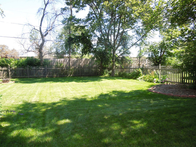 824 East Rockland Road Libertyville, IL 60048 - Photo 14 of 17