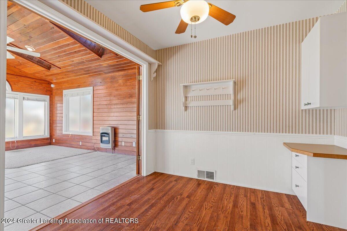 2525 Arlington Road Lansing, MI 48906 - Photo 25 of 37 25-Media Jett-25