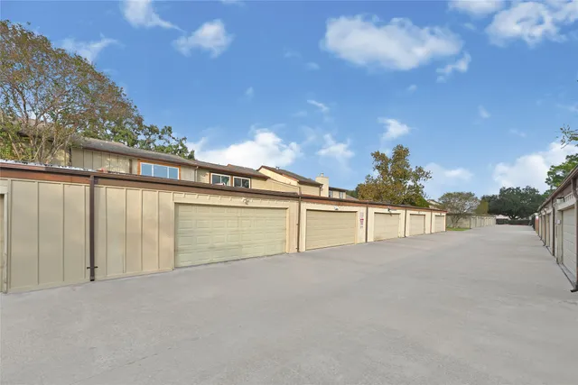 a view of an outdoor space