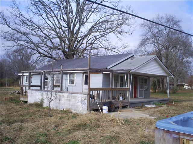 589 Sears Roebuck Road Tullahoma, TN 37388 - Photo 2 of 11 Left front