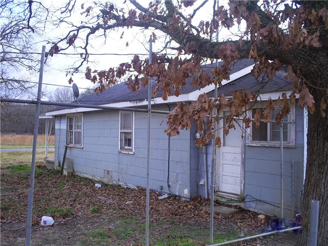 589 Sears Roebuck Road Tullahoma, TN 37388 - Photo 4 of 11 Other side view