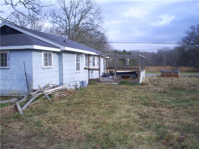 589 Sears Roebuck Road Tullahoma, TN 37388 - Photo 5 of 11 Back