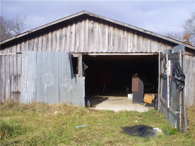 589 Sears Roebuck Road Tullahoma, TN 37388 - Photo 7 of 11 Closer view of the barn