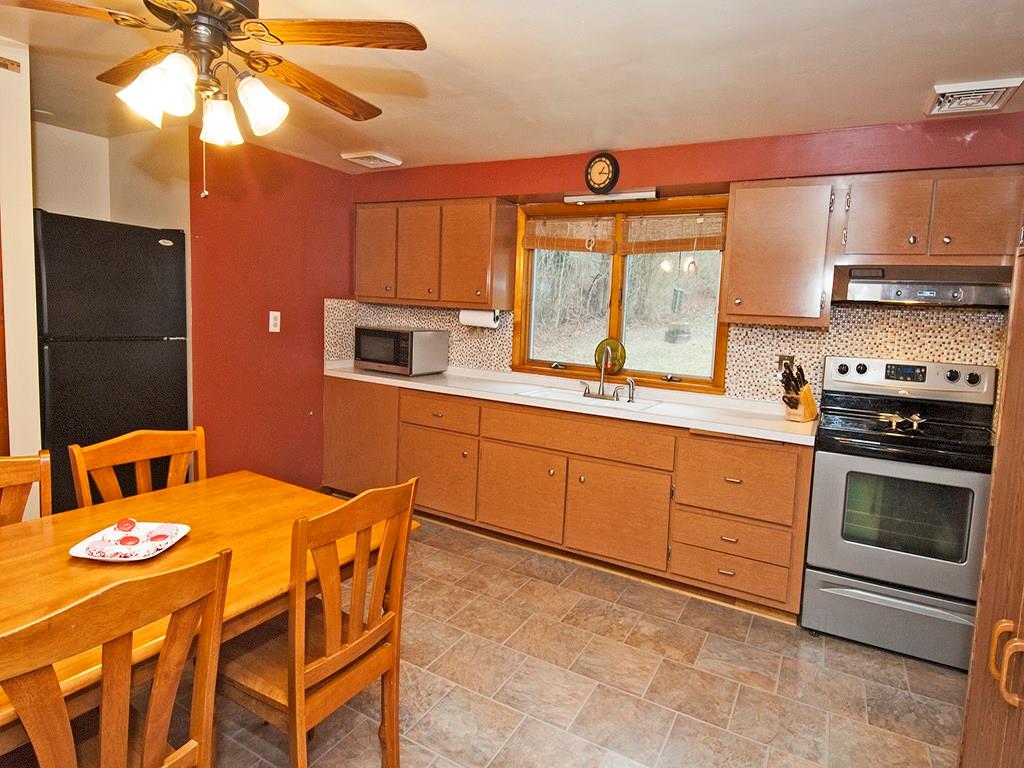 2537 Riddle Run Road Tarentum, PA 15084 - Photo 5 of 21 Newer appliances featured in cozy kitchen.