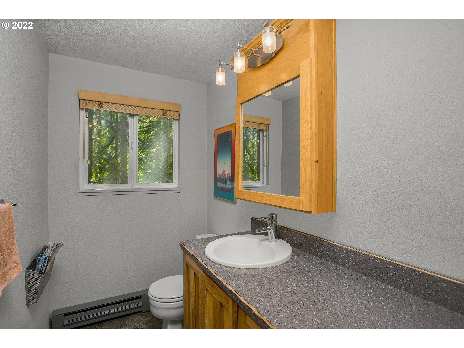 57271 Walker Road Scappoose, OR 97056 - Photo 21 of 31 Bathroom