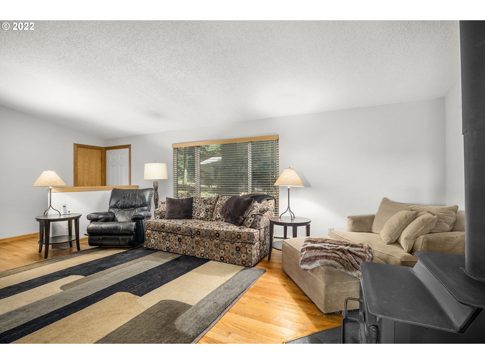 57271 Walker Road Scappoose, OR 97056 - Photo 7 of 31 Living Room