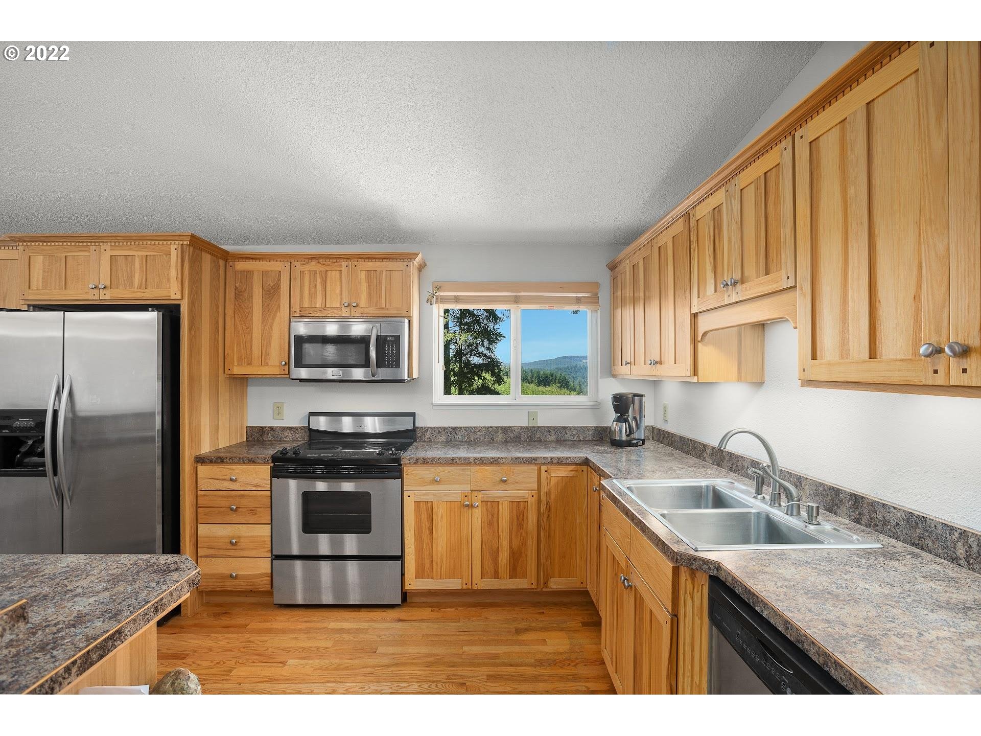 57271 Walker Road Scappoose, OR 97056 - Photo 10 of 31 Kitchen