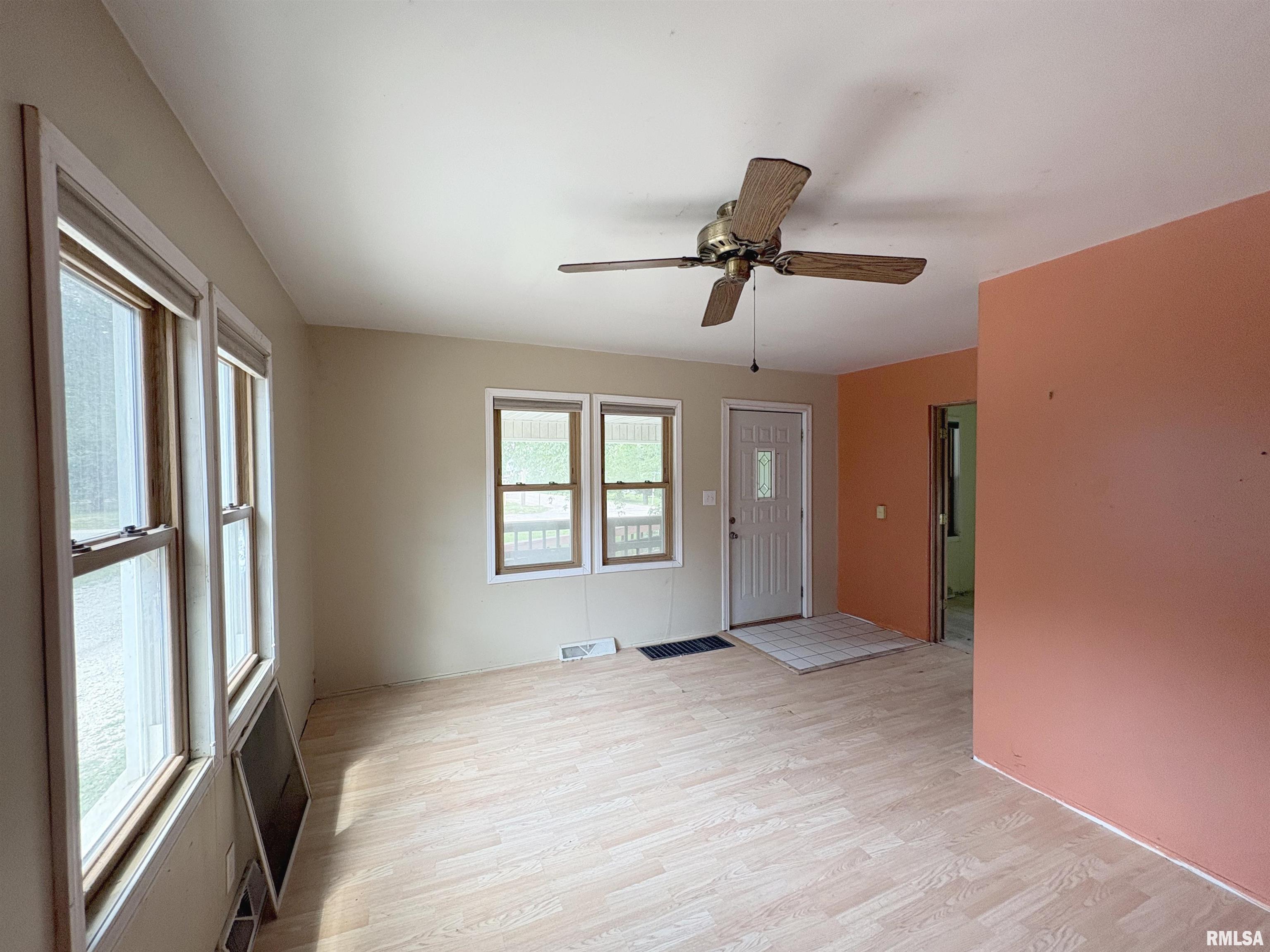6002 West Farmington Road Peoria, IL 61604 - Photo 4 of 28 Gallery Image 4