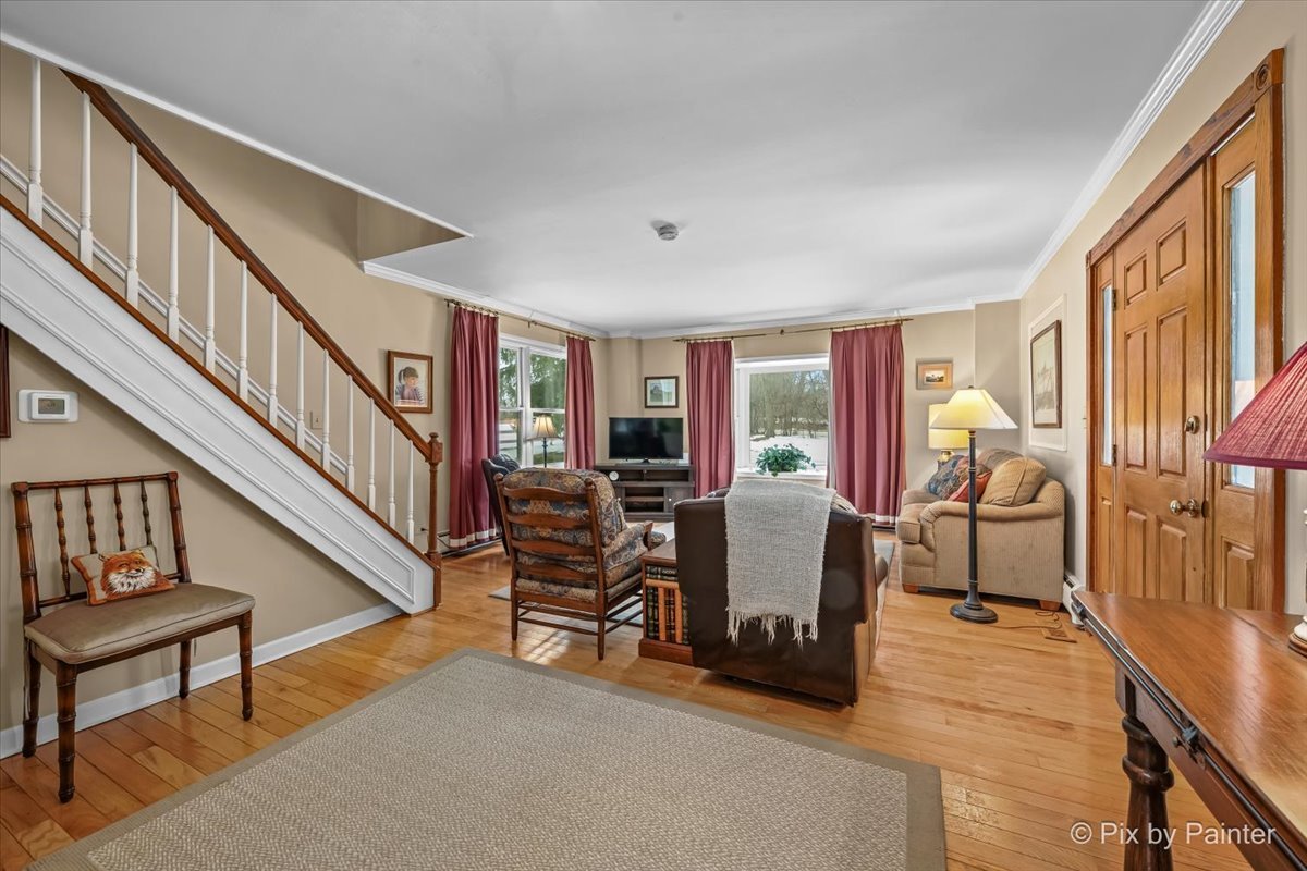 11N575 Rohrssen Road Elgin, IL 60120 - Photo 6 of 58