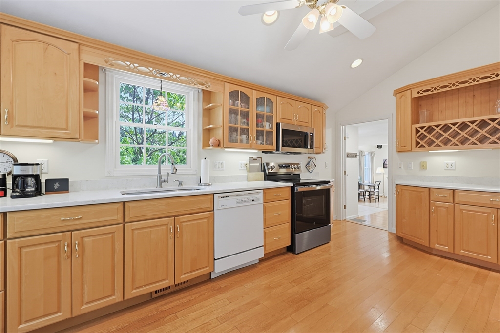 82 Ridge Road Foxboro, MA 02035 - Photo 19 of 32