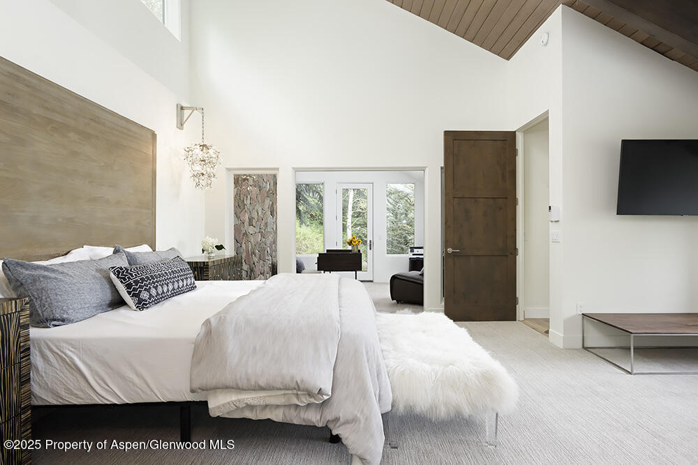 333 Faraway Road Snowmass Village, CO 81615 - Photo 13 of 29 a bedroom with a bed and a flat screen tv