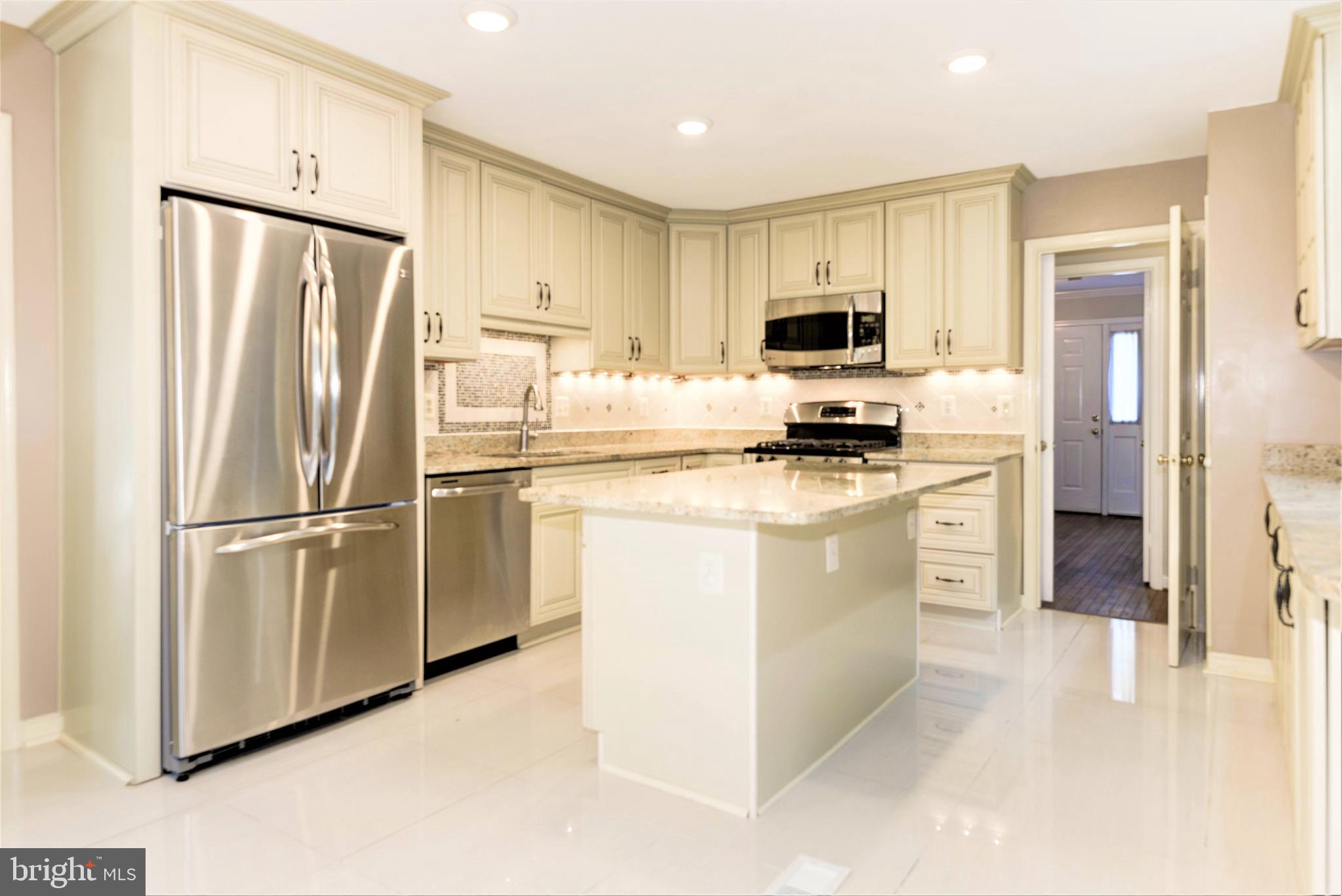 10322 Dunn Meadow Road Vienna, VA 22182 - Photo 2 of 45