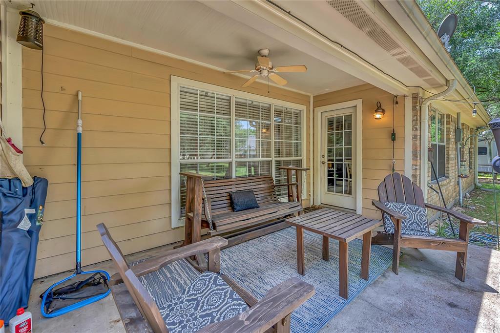 37 Bluebonnet Loop Morgan's Point Resort, TX 76513 - Photo 29 of 38 Covered patio with a concrete surface and a ceiling fan