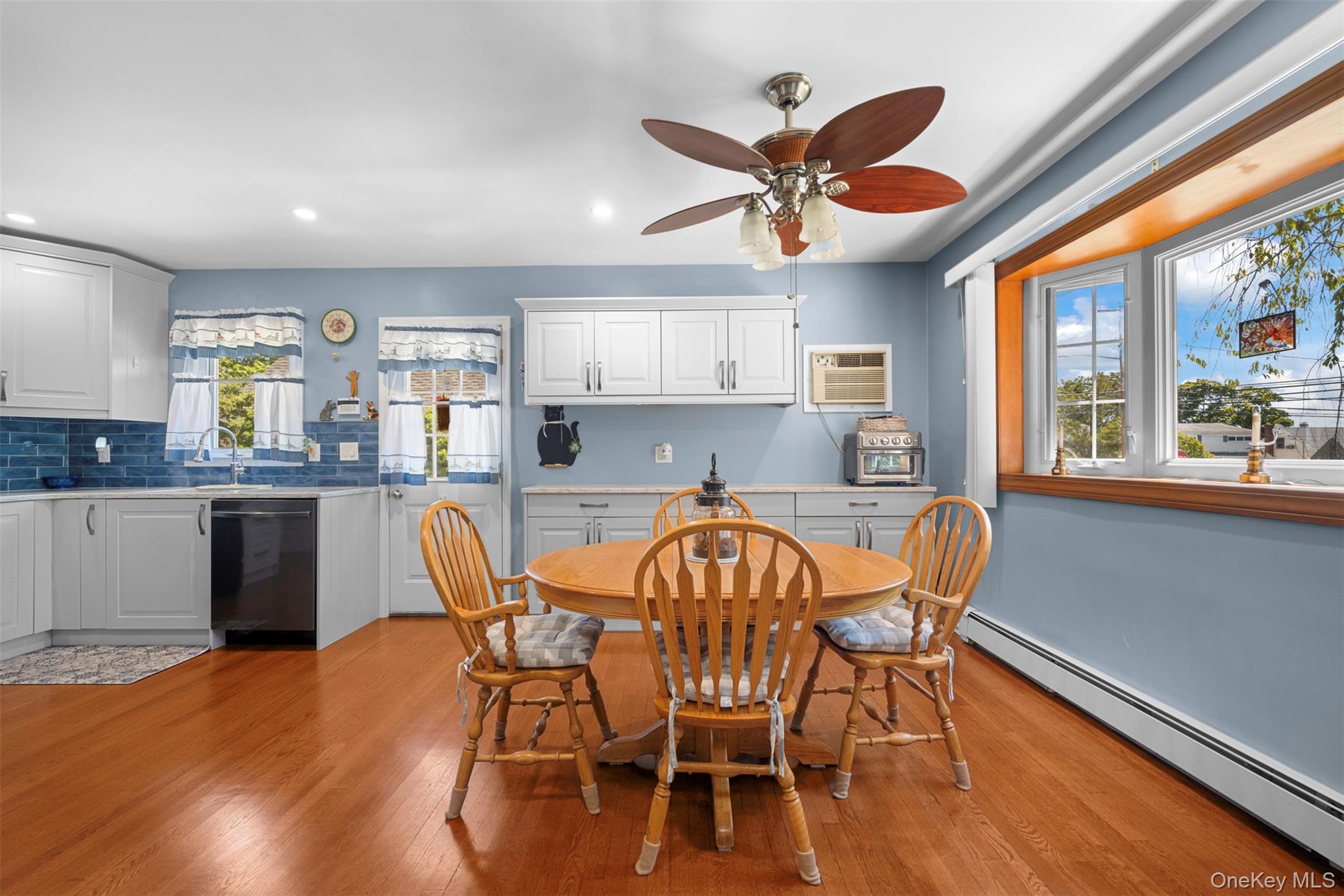 2389 Lindy Road Westbury, NY 11590 - Photo 14 of 41