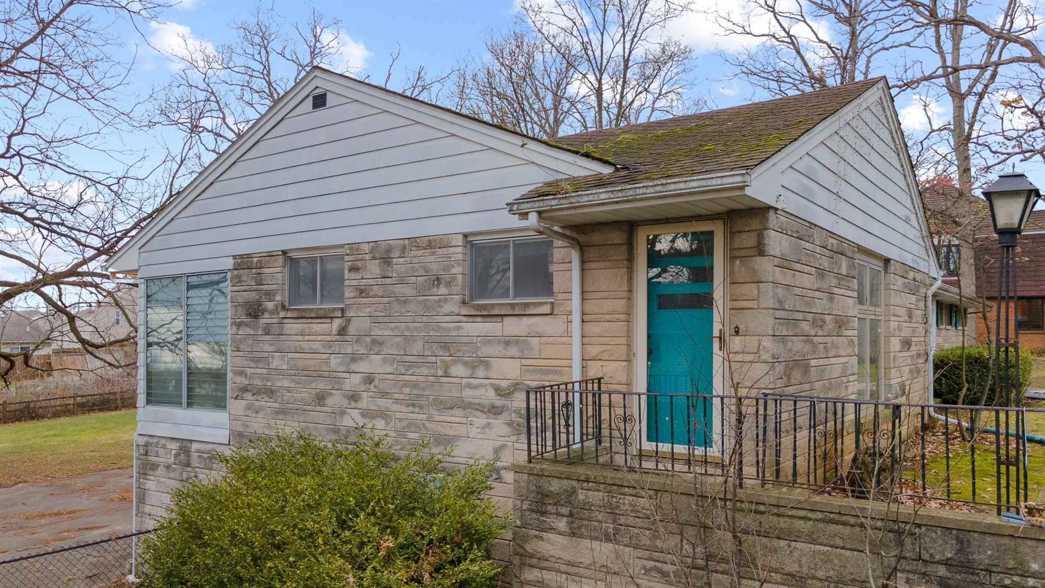 8227 Westridge Road Fort Wayne, IN 46825 - Photo 3 of 36 Gallery Image 3